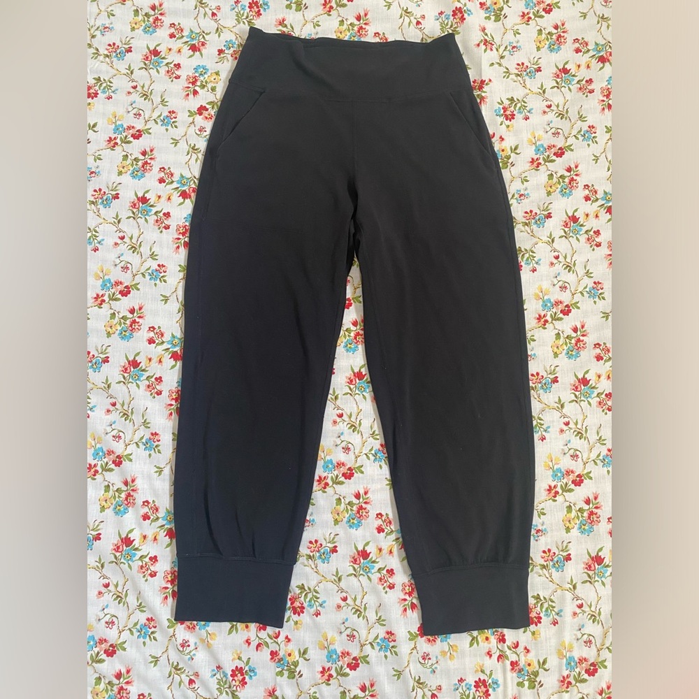 Lululemon capri yoga pants size 6